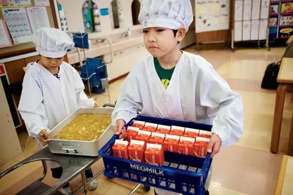 日本校餐历史演变_日本小学生校餐_三星校餐在线观看