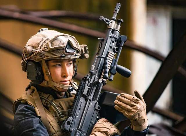 医美网红脸_影视剧女兵形象_当过兵的女明星