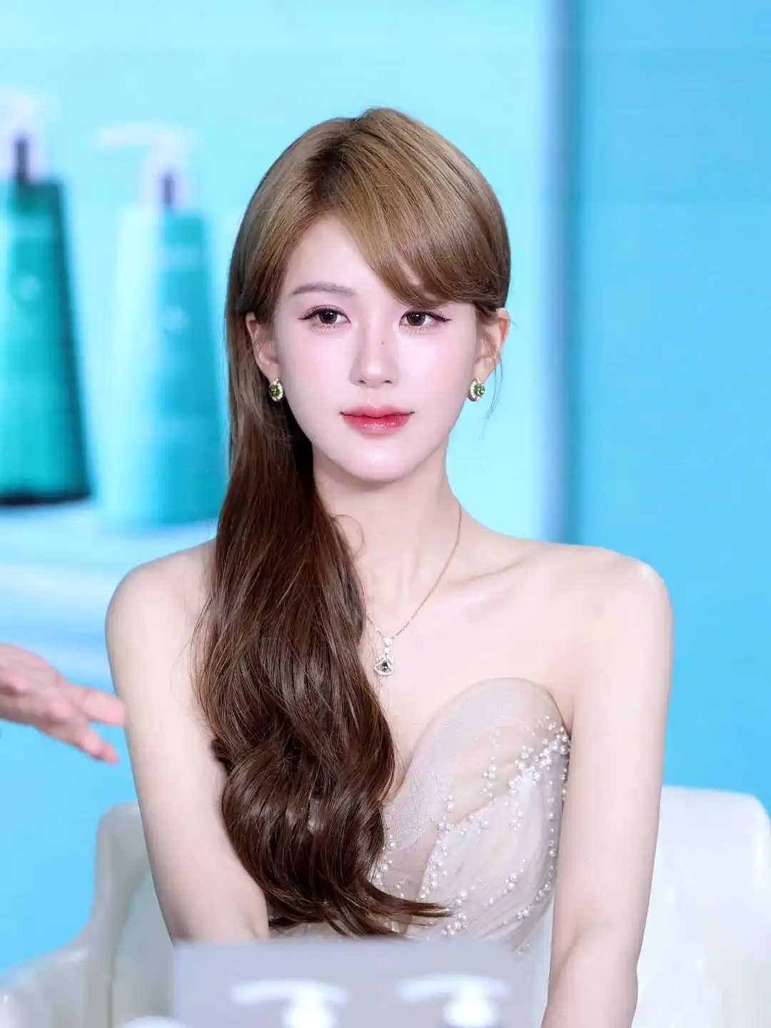 赵露思直播展现内心强大_赵露思直播突破公司争议_女明星直播间