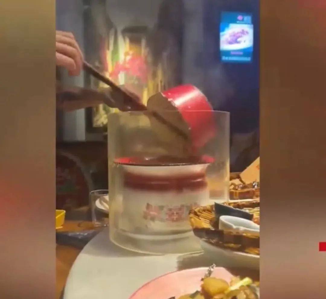 皮蛋咖啡_吃网红黑暗料理的人是谁呀,_章鱼拿铁