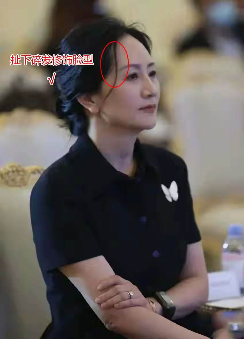 女明星 发型_短发显老雷区_中老年女性扎发造型