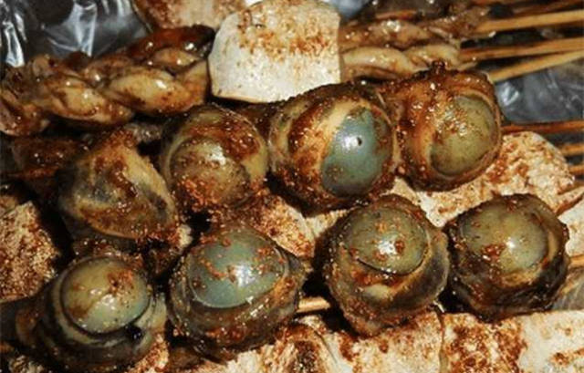 百色暗黑料理 烤猪眼 酱爆猪眼睛_云南做黑暗料理的网红是谁啊图片,